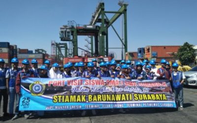 Siswa SMA/SMK Surabaya Kagumi Kemajuan Teknologi Kepelabuhanan